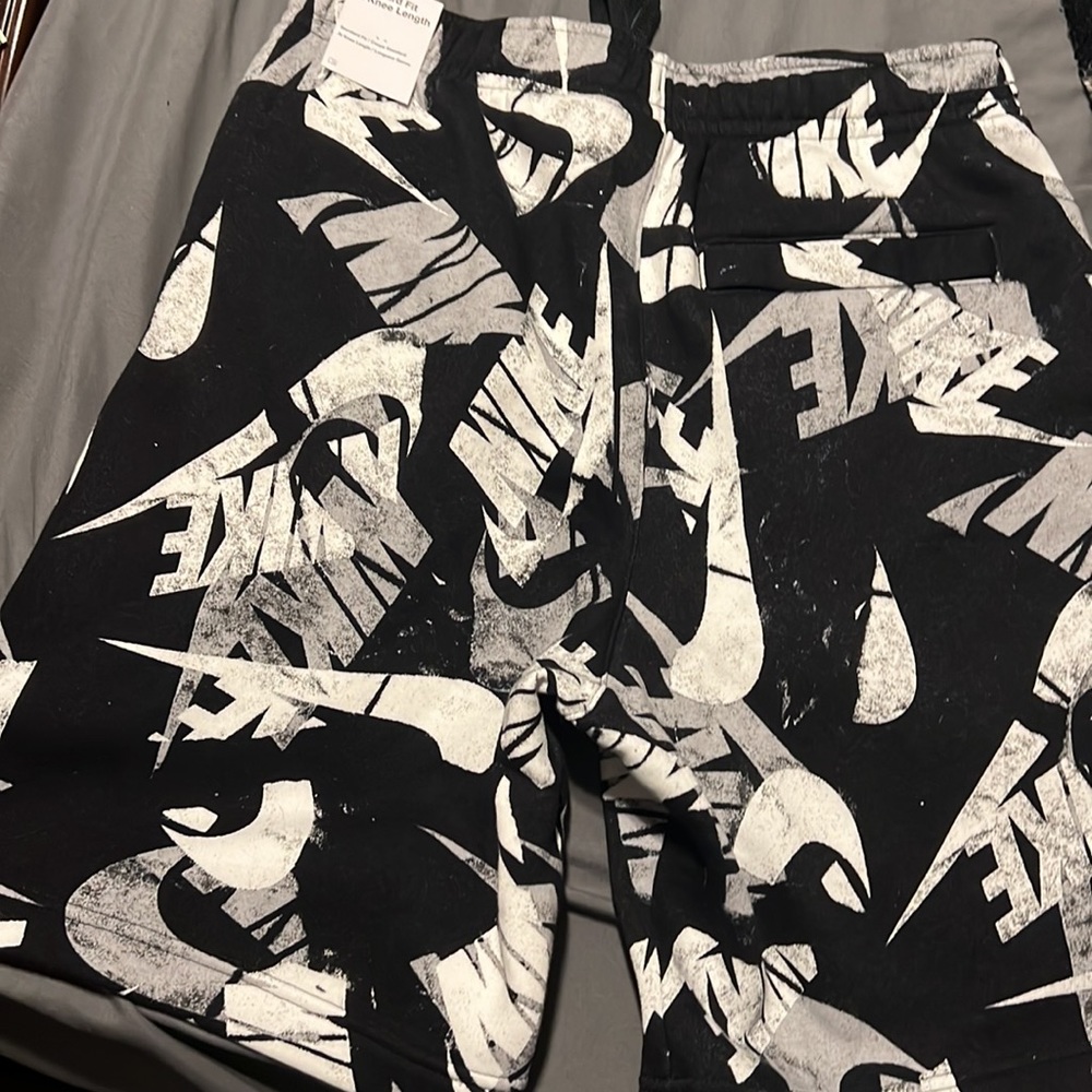 Men’s Nike shorts. Size medium - Picture 3 of 3